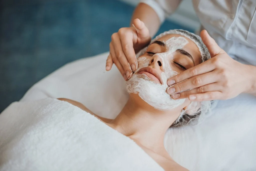 کلینیک زیبایی ارکیده خدمات فیشیال در تهران هروی